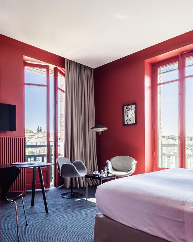 Superior Double or Twin Room image 4