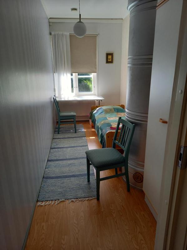 Small Single Room image 4