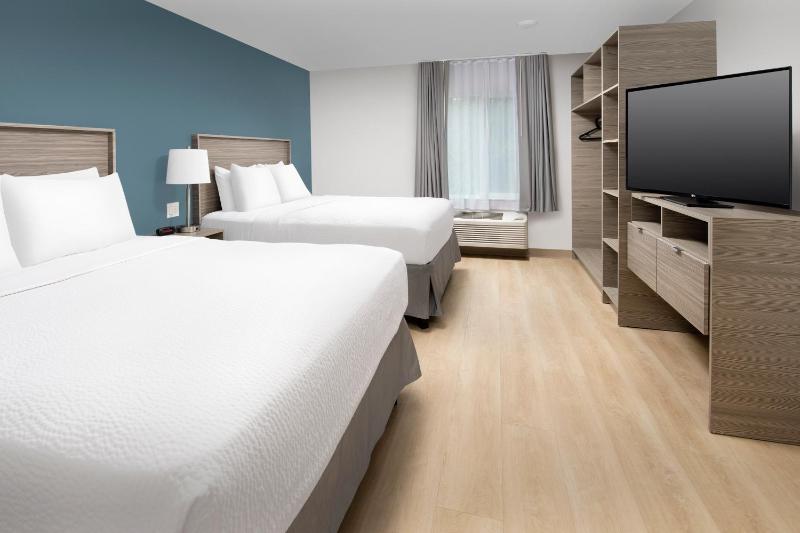 Standard Queen Room with Two Queen Beds - Non-Smoking image 4