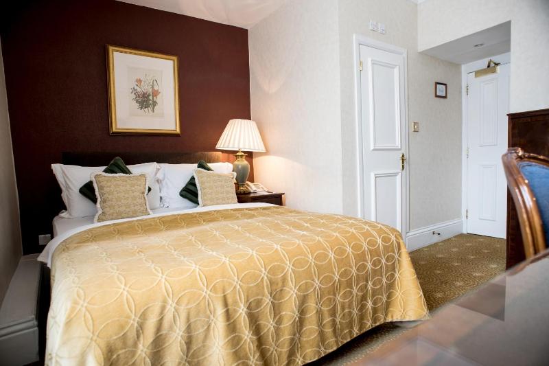 Classic Double Room image 4