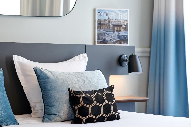 Standard Double Room image 4