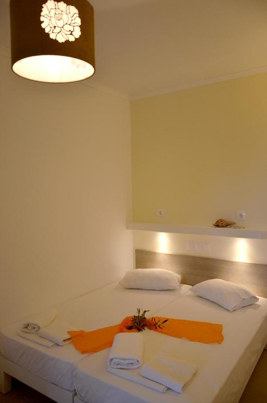 Deluxe Double Room (2 Adults + 1 Child) image 4