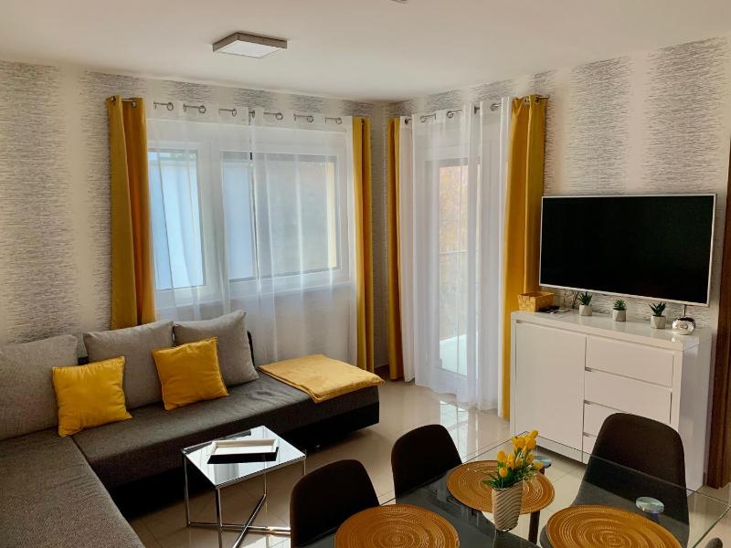 Amulett Wellness Apartman - image 28