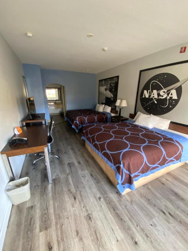 Double Room with Two Double Beds - Smoking image 3