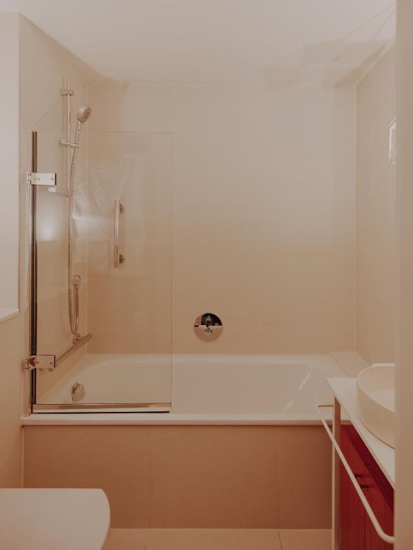 Small Guest Room image 4