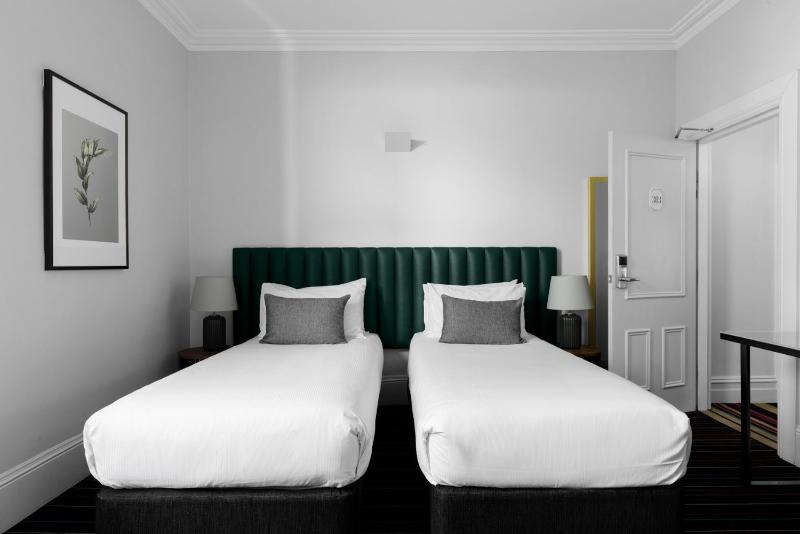 Deluxe Twin Room image 1
