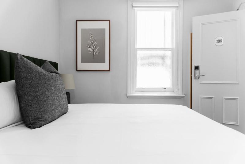 Small Double Room image 1