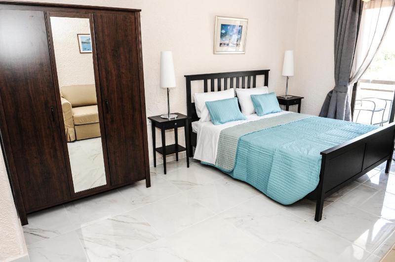 Family Room image 4