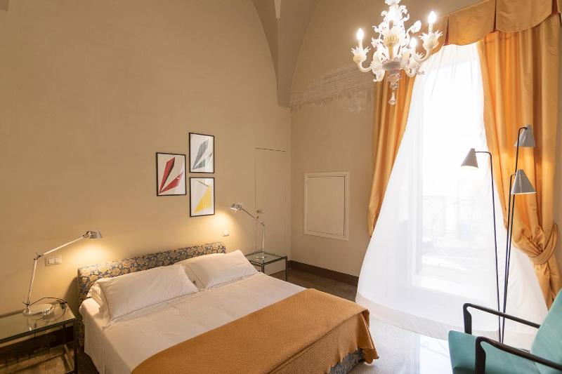 Superior King Suite image 2