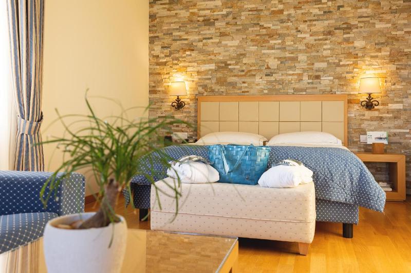 Comfort Double Room with Lake View  image 4