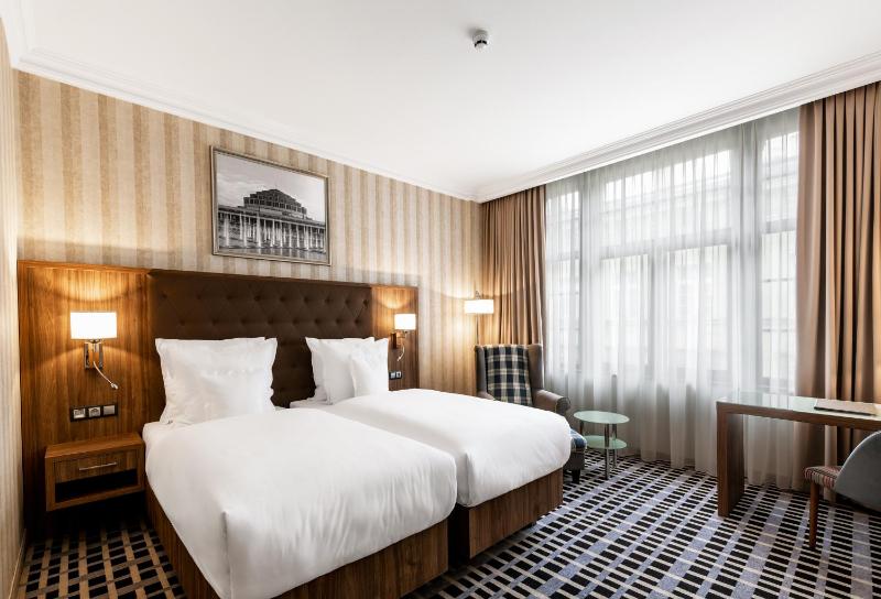 Deluxe Twin Room image 1