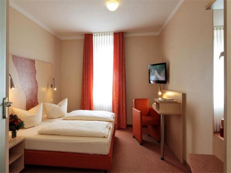Superior Double Room image 3