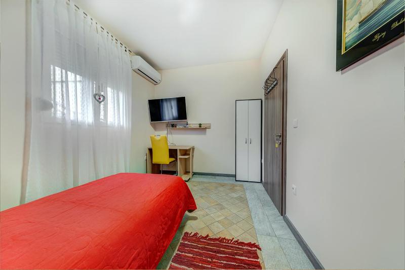 Single Room image 3