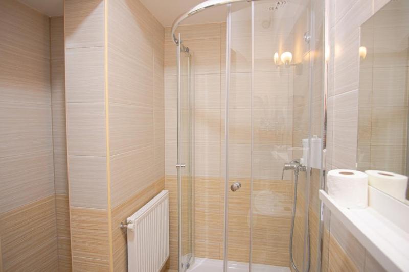 Easy Star Hotel - image 8