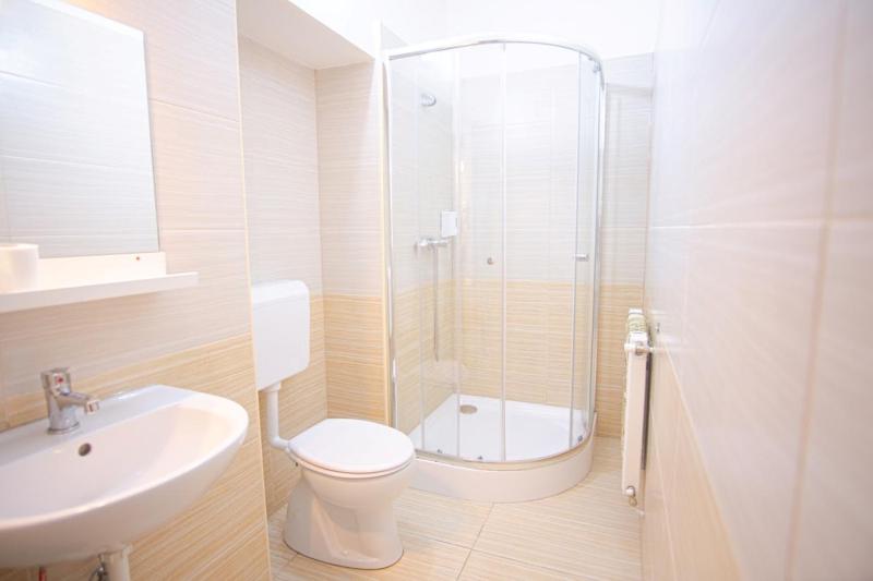 Standard Twin Room image 2