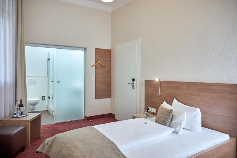 Standard Single Room image 4