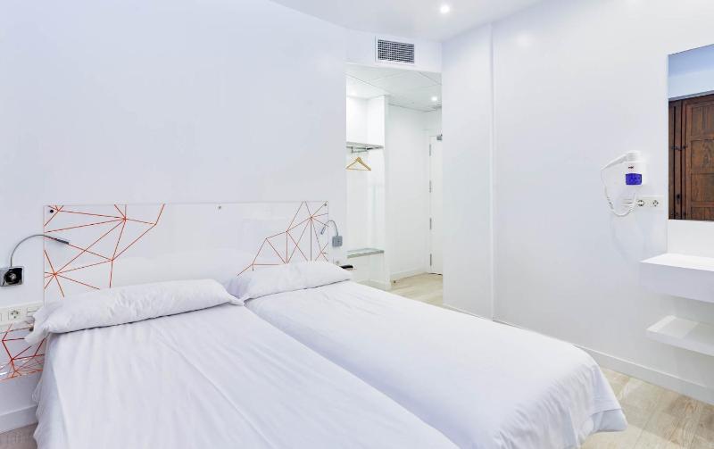 AMC Granada Hostal - image 7