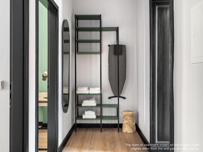 Large 2 Bedroom Apartment with Sofa Bed image 4