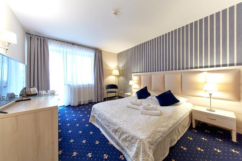 Double Room image 4