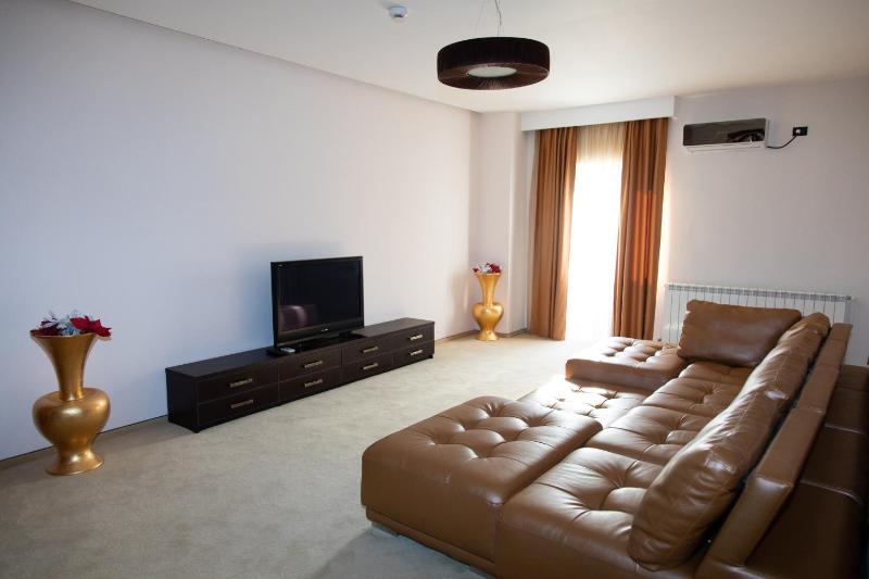 Apartment image 3