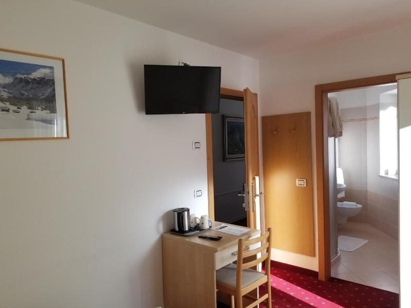 Economy Double or Twin Room image 2