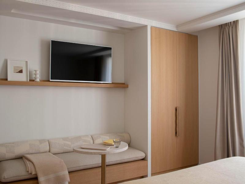 Deluxe Double Room image 4