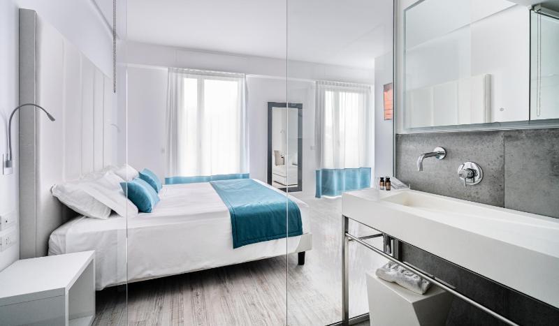 Junior Suite with Beach Access image 1