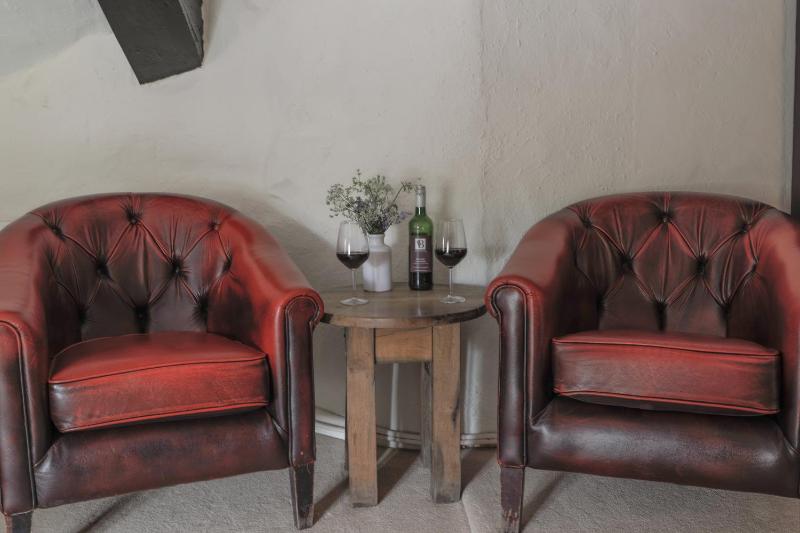 Standard King Room image 3