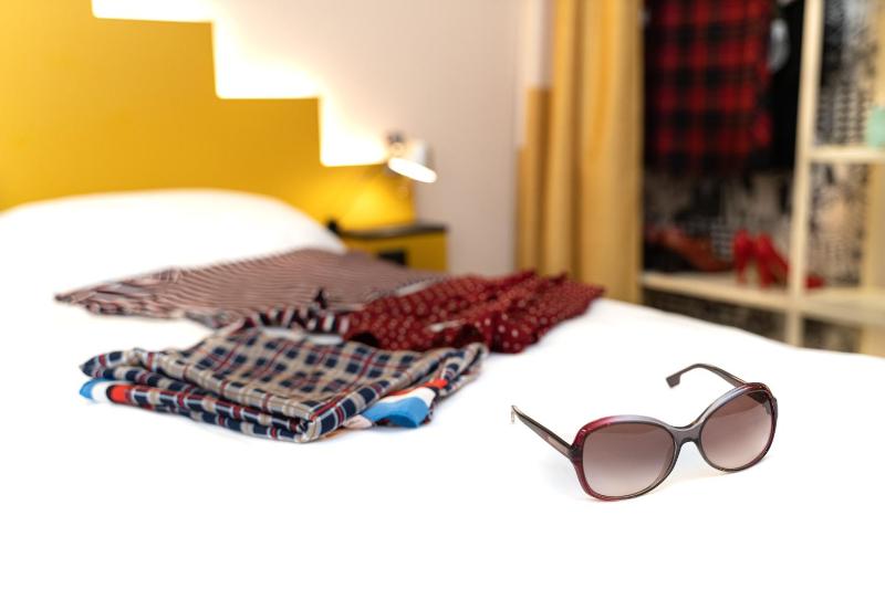 Standard Twin Room image 4