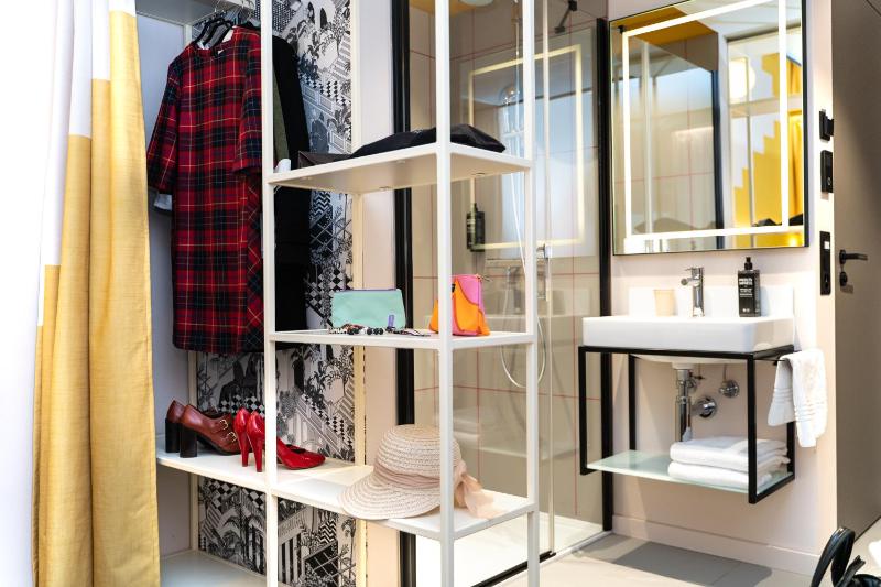 Single Room image 4