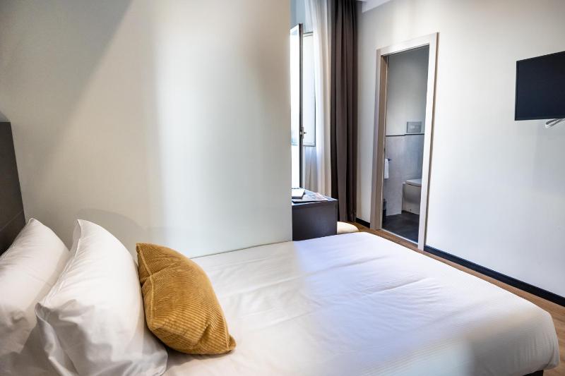 Standard Single Room image 4