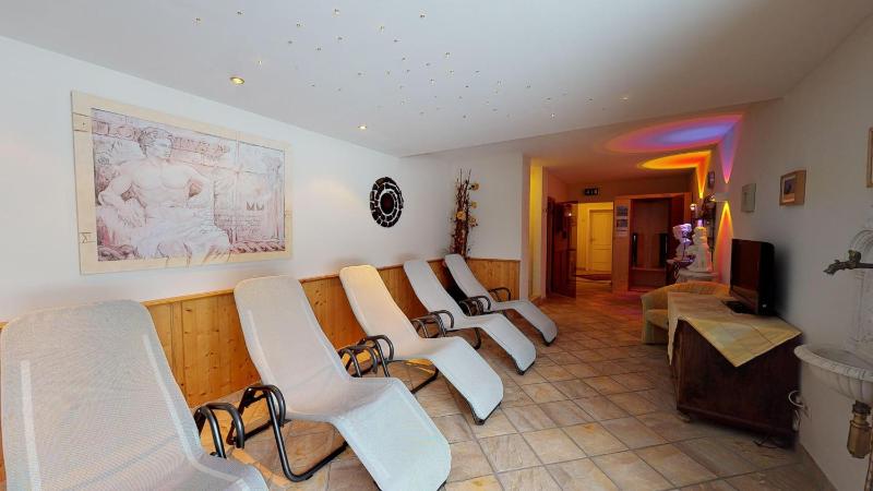 Double Room with Balcony image 2