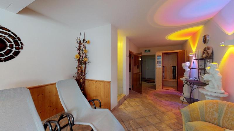 Double Room with Balcony image 3