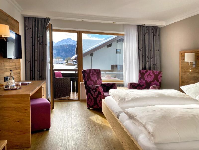 Standard Double Room with Balcony image 3