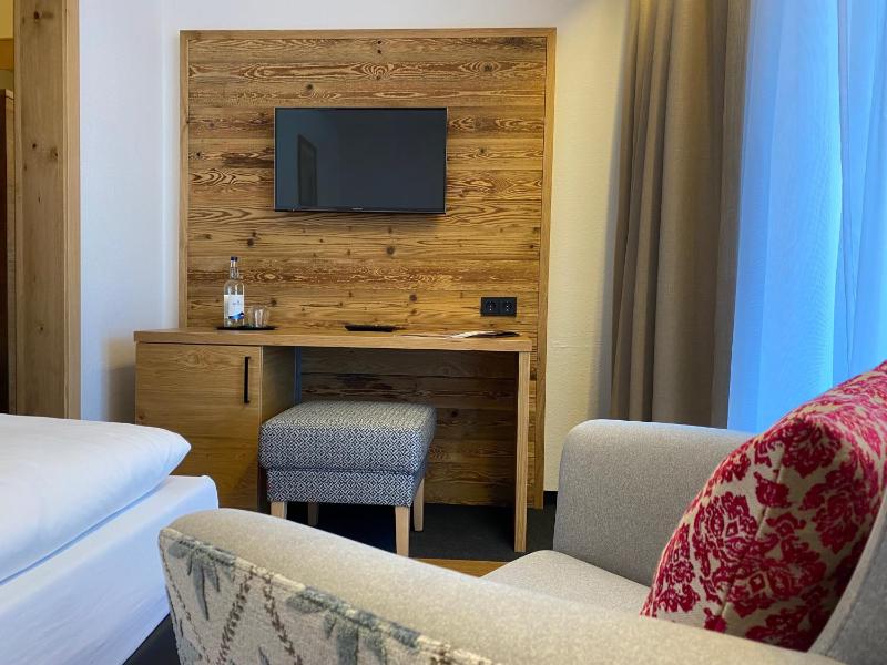 Standard Single Room with Balcony image 1