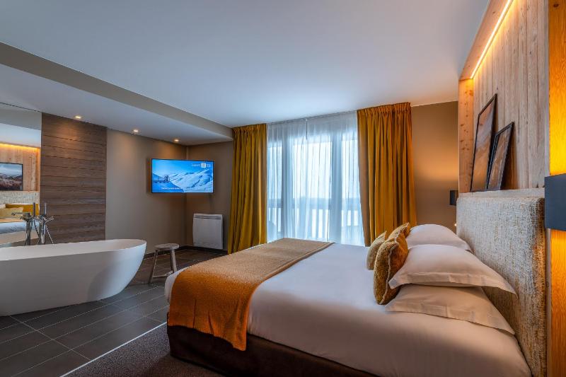 Suite with Mountain View image 4