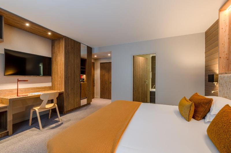 Superior Double or Twin Room image 3
