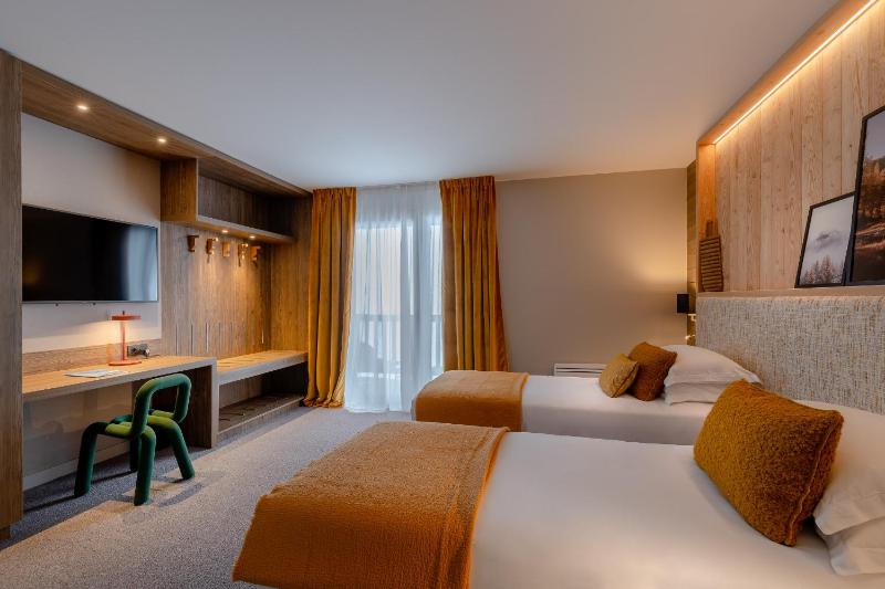 Superior Double or Twin Room with Mountain View image 4