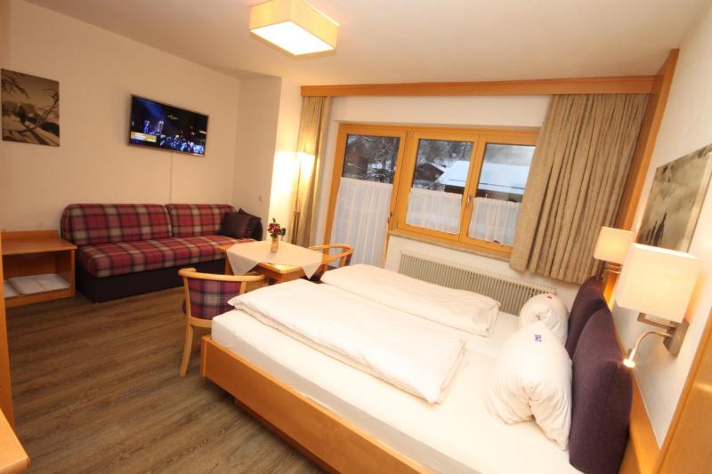 Double Room image 2