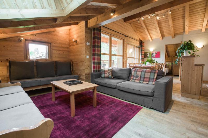 Apartment with Mountain View image 1