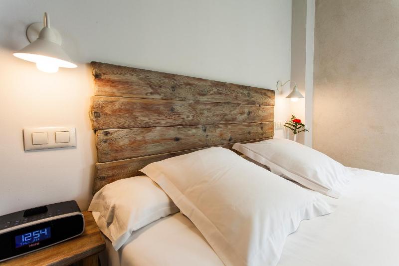 Superior Double Room with City View image 3