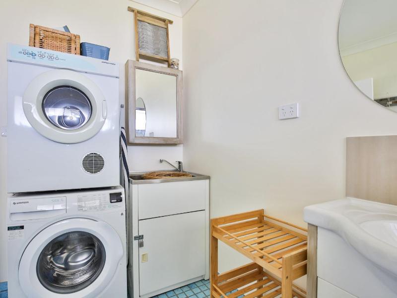 Roskell Retreat Pet Friendly 5 Mins Walk to Beach - image 14
