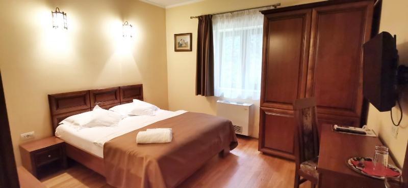 Standard Double Room image 4