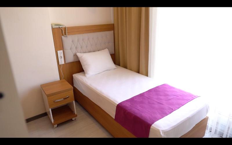 Large Single Room image 2