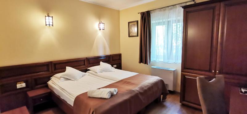 Double or Twin Room with Private Bathroom image 1