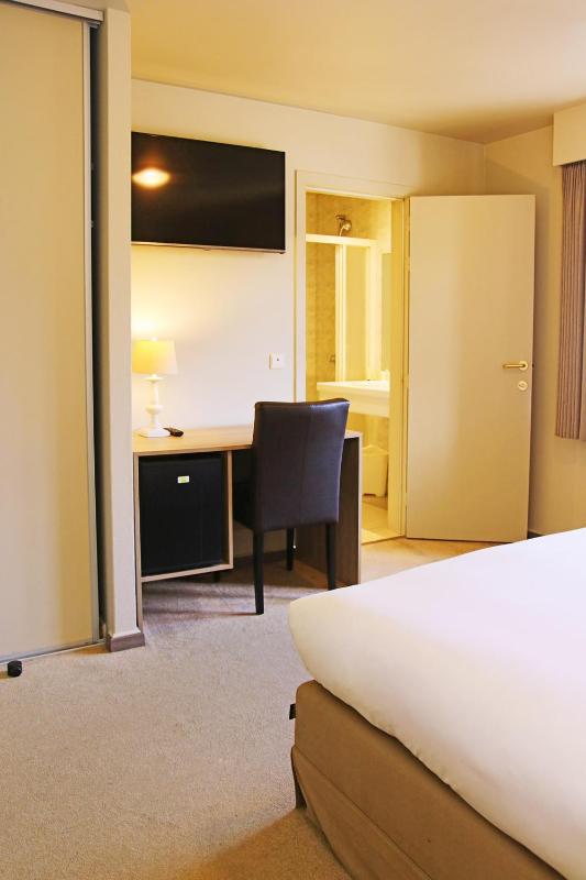 Deluxe Room image 4