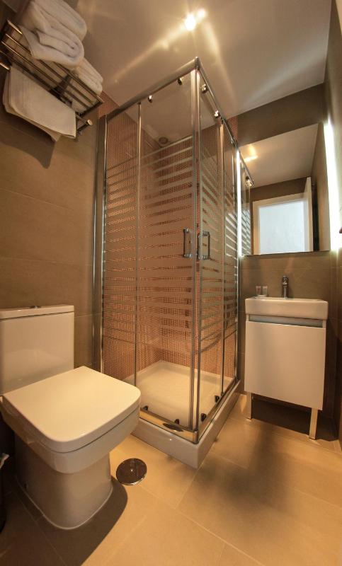 Deluxe Two-Bedroom Villa with Garden image 2