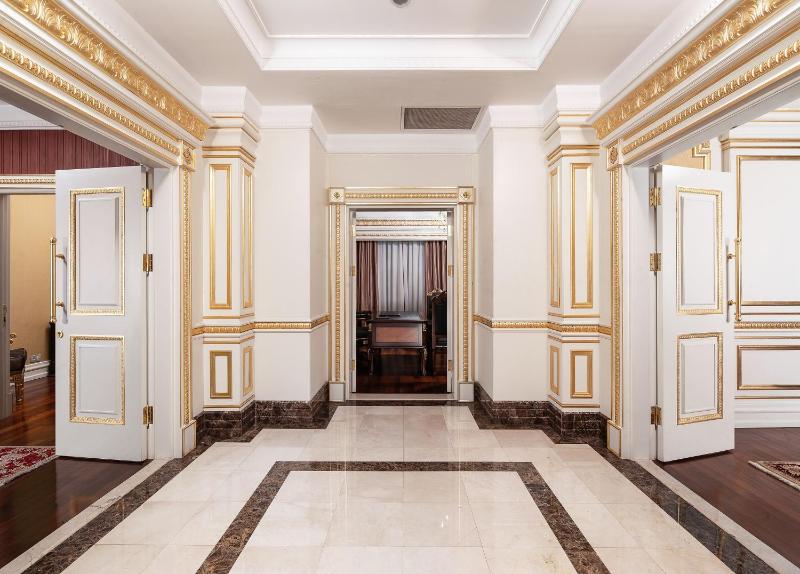 Presidential Suite with Spa Bath and Sauna image 3