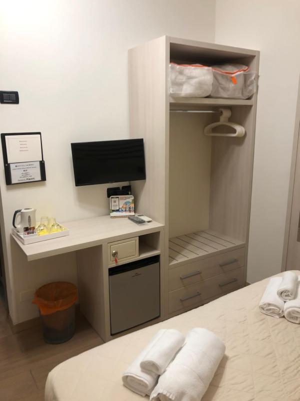 Economy Double Room image 3