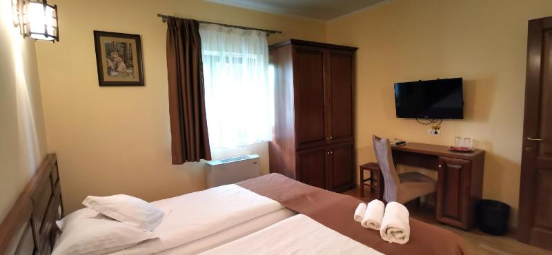 Double or Twin Room with Private Bathroom image 3